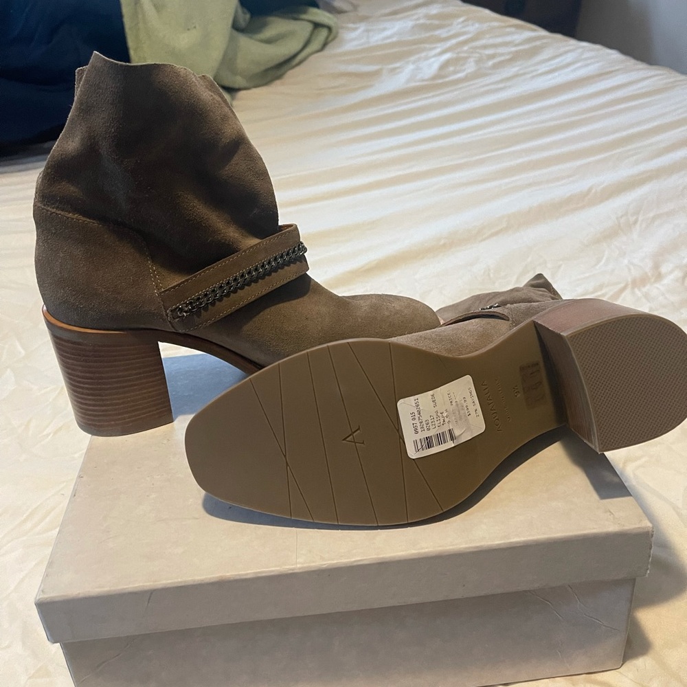 Brand New! Aquatalia Authentic Italian Suede boots